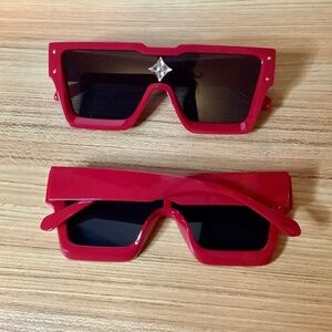 Red Luxury square sunglasses with gold symbol